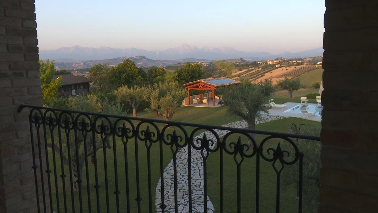 Residence Colle Veroni Mosciano SantʼAngelo Eksteriør billede